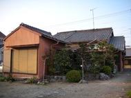 三重県津市久居幸町 リフォーム前の外観裏側